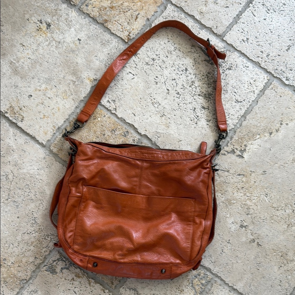 Such a beautiful rust colored bag!  🍊